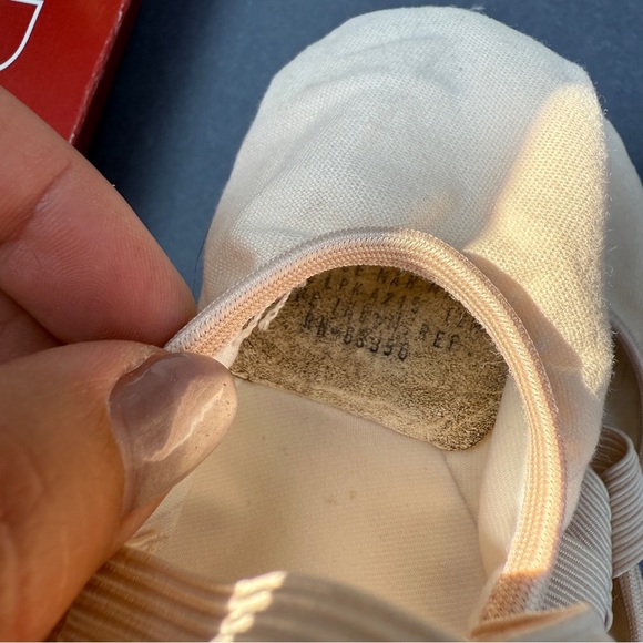 Capezio Girls Light Pink Canvas 12M Kids Ballet Shoes 🩰slippers - Picture 4 of 16